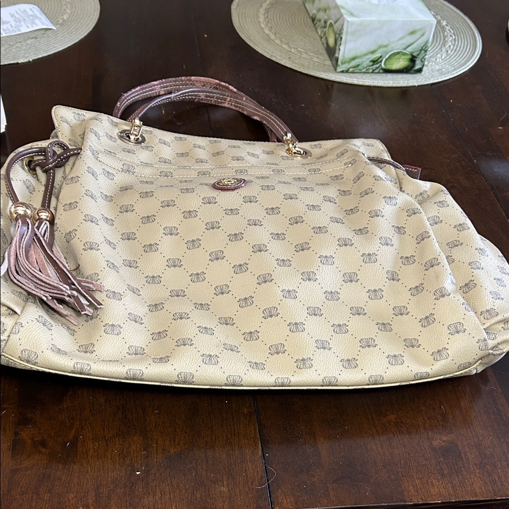 Chic Beige Patterned Shoulder Bag